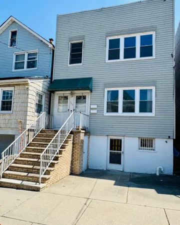 $2,200 | 100 Lexington Avenue, Unit 2, Bayonne, NJ 07002