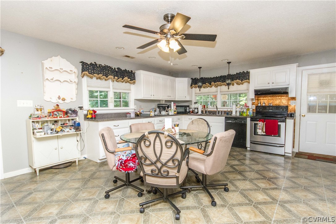 19880 Turkey Ridge Road Carson, VA 23830 - Photo 6 of 20 a kitchen with stainless steel appliances kitchen island granite countertop a refrigerator a stove top oven a sink dishwasher and a dining table with the kitchen view
