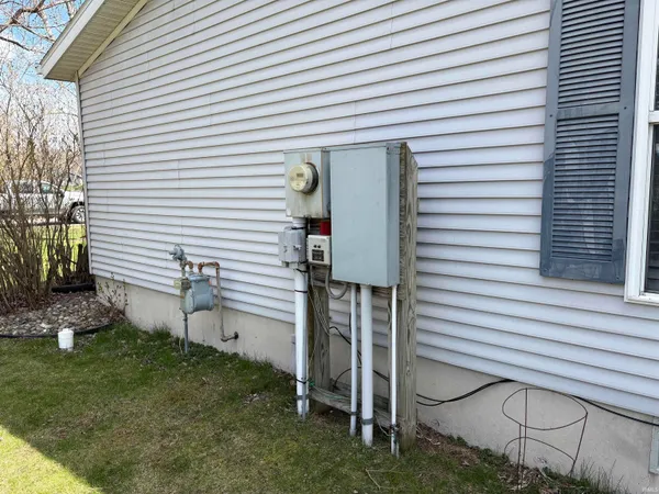 $222,900 | 10686 North C Drive, Kendallville, IN 46755