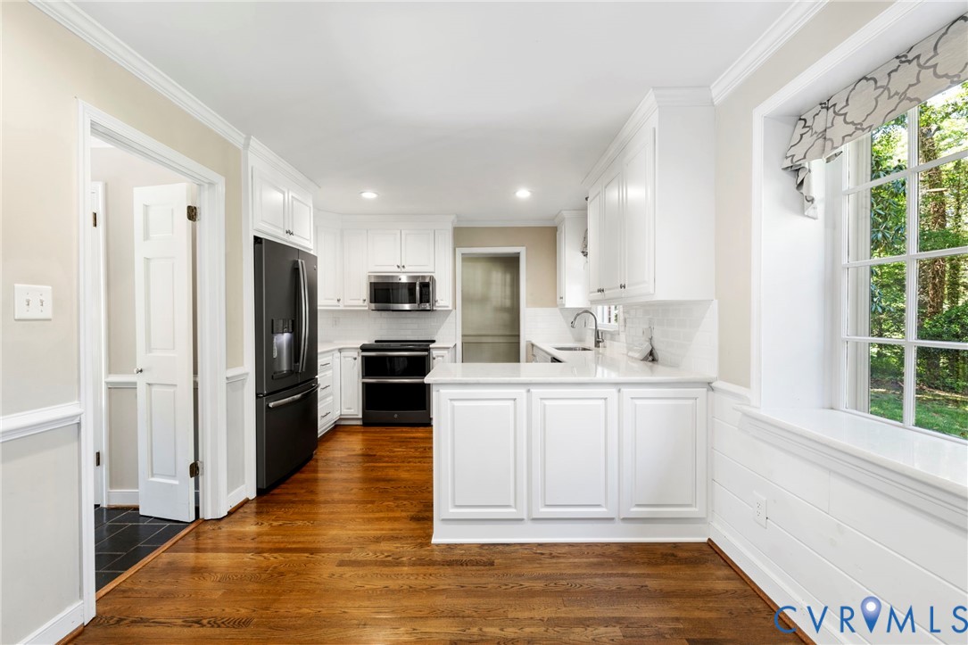 11520 Ivywood Road Chester, VA 23831 - Photo 14 of 35 Just off the living room, Kitchen with eat in area