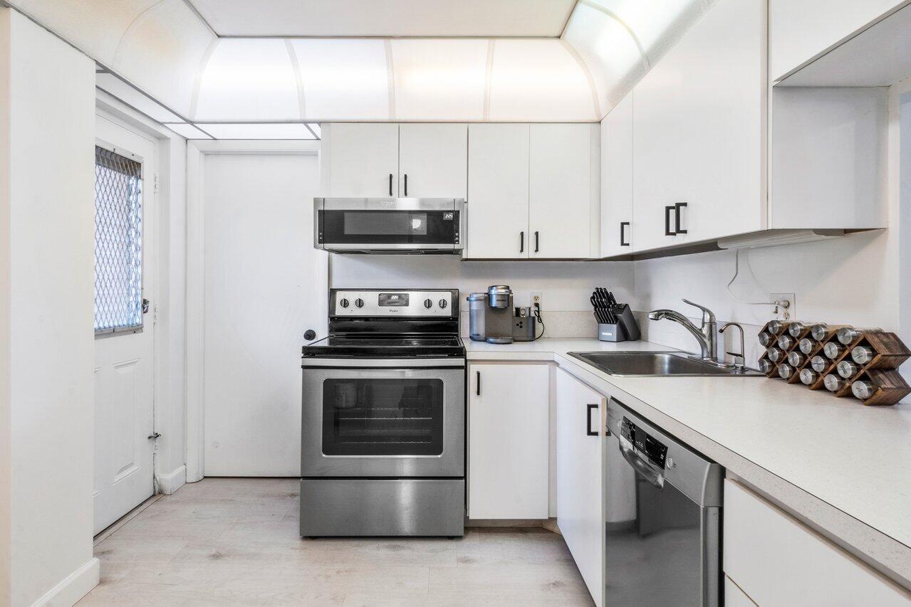 299 Northwest 52nd Terrace, Unit 217 Boca Raton, FL 33487 - Photo 14 of 37 014-299Northwest52ndTerrace-BocaRaton-FL
