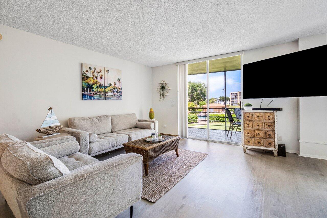 299 Northwest 52nd Terrace, Unit 217 Boca Raton, FL 33487 - Photo 5 of 37 006-299Northwest52ndTerrace-BocaRaton-FL
