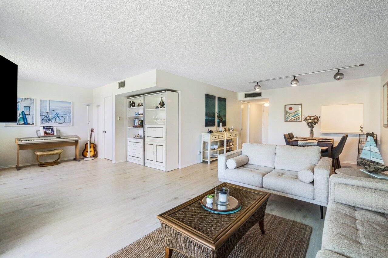 299 Northwest 52nd Terrace, Unit 217 Boca Raton, FL 33487 - Photo 8 of 37 009-299Northwest52ndTerrace-BocaRaton-FL