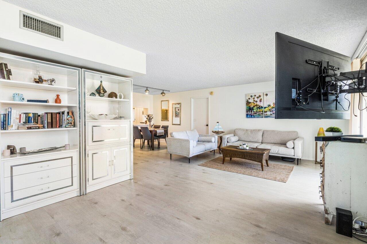 299 Northwest 52nd Terrace, Unit 217 Boca Raton, FL 33487 - Photo 9 of 37 010-299Northwest52ndTerrace-BocaRaton-FL
