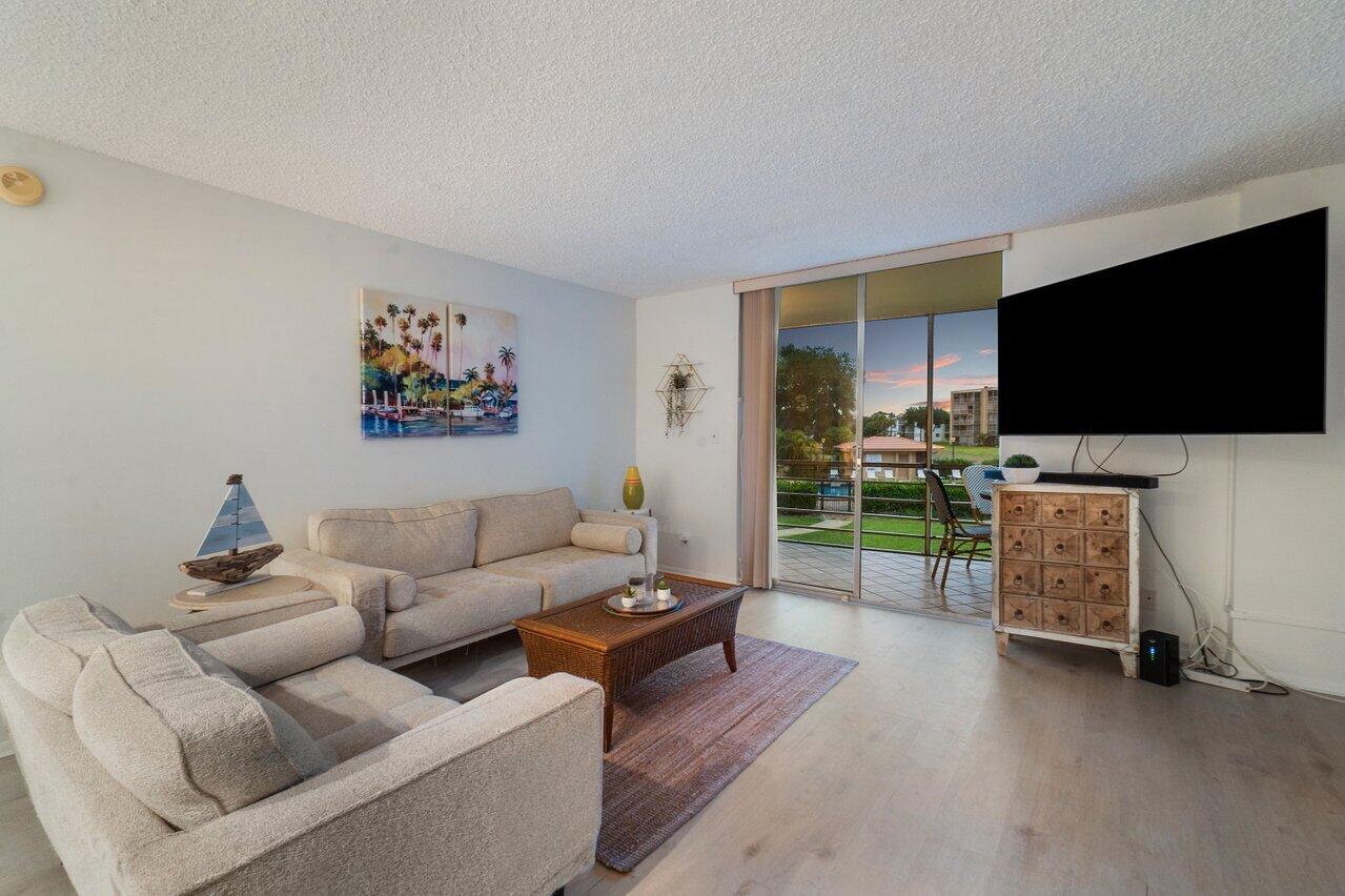 299 Northwest 52nd Terrace, Unit 217 Boca Raton, FL 33487 - Photo 10 of 37 036-299Northwest52ndTerrace-BocaRaton-FL