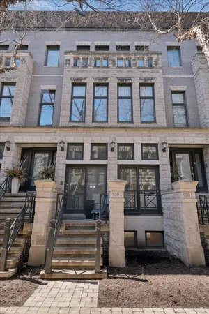$775,000 | 930 North Clark Street, Unit I, Chicago, IL 60610