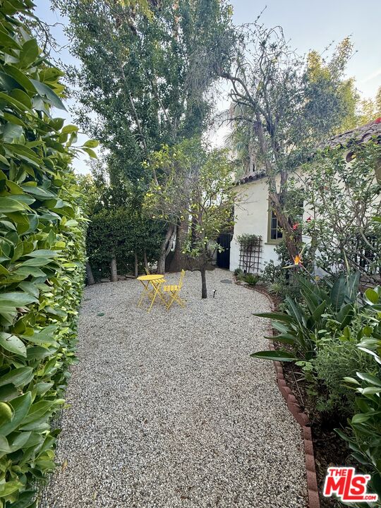 953 North Martel Avenue Los Angeles, CA 90046 - Photo 16 of 22