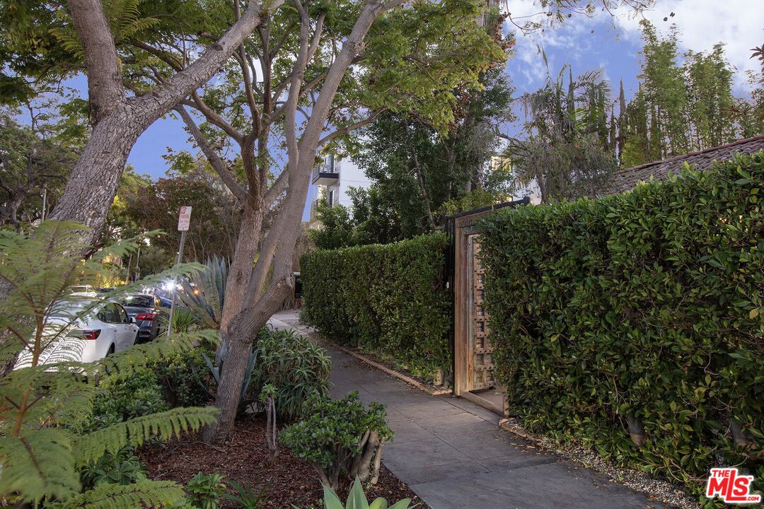 953 North Martel Avenue Los Angeles, CA 90046 - Photo 21 of 22