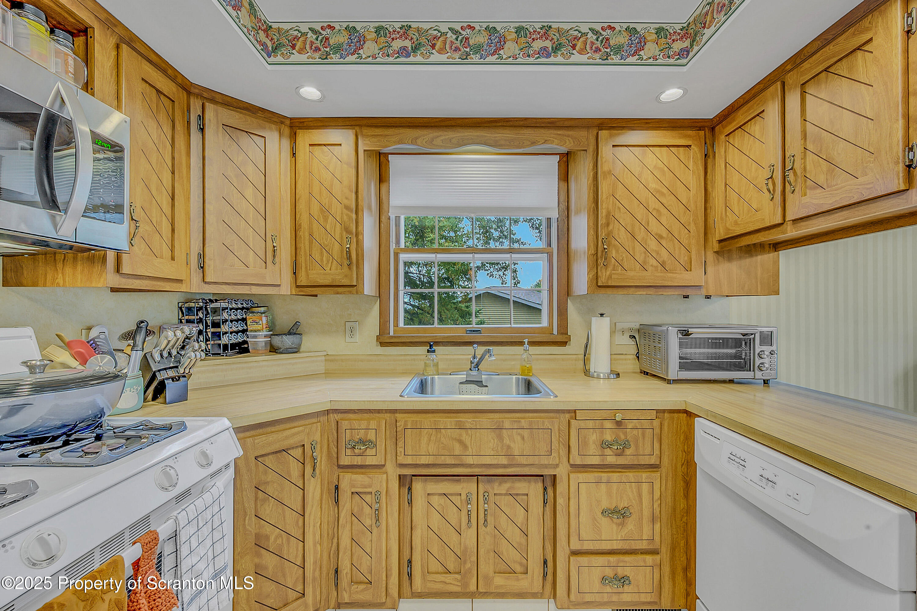 1002 Pheasant Run Road Clarks Summit, PA 18411 - Photo 20 of 53 Kitchen