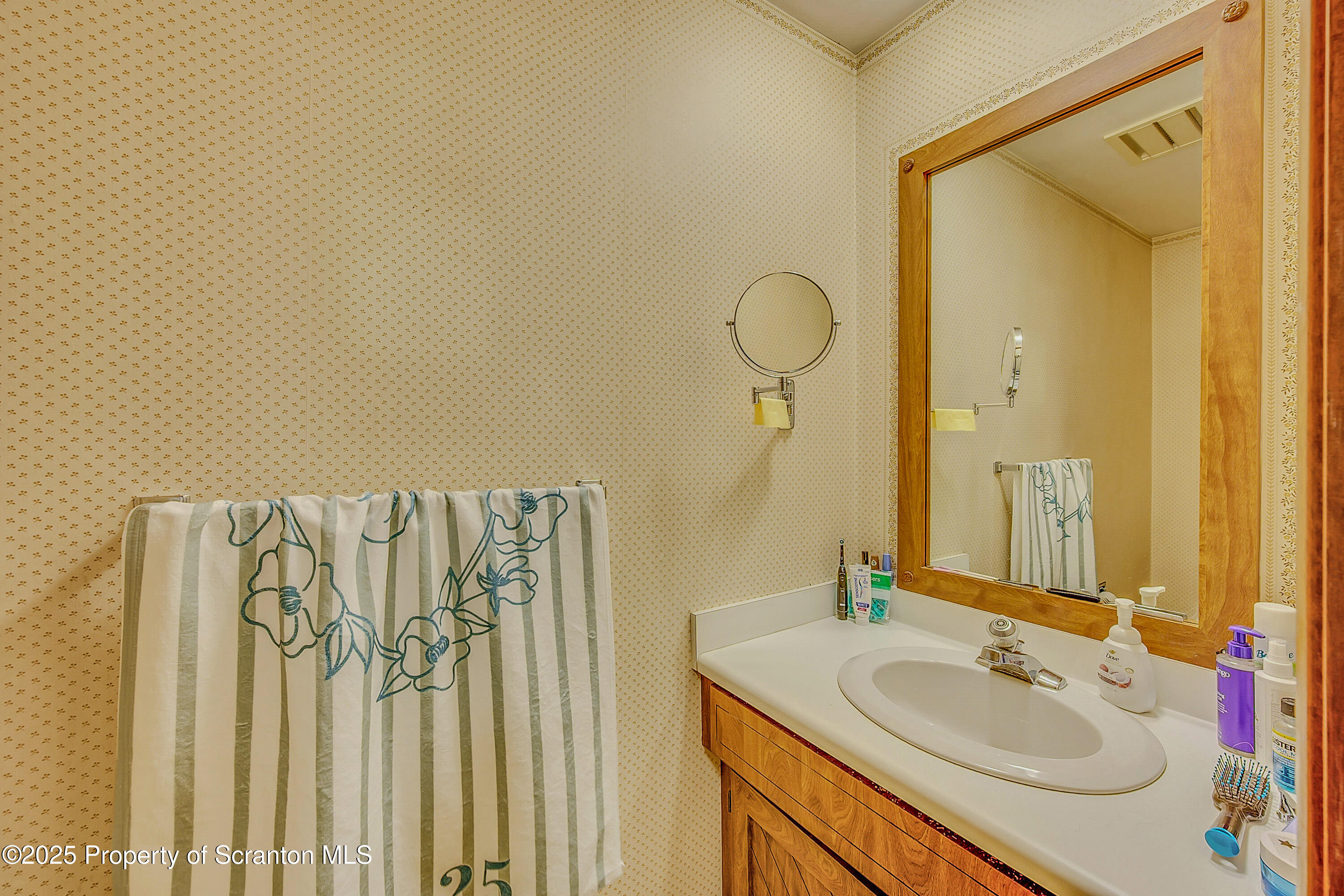 1002 Pheasant Run Road Clarks Summit, PA 18411 - Photo 27 of 53 1/2 Bathroom