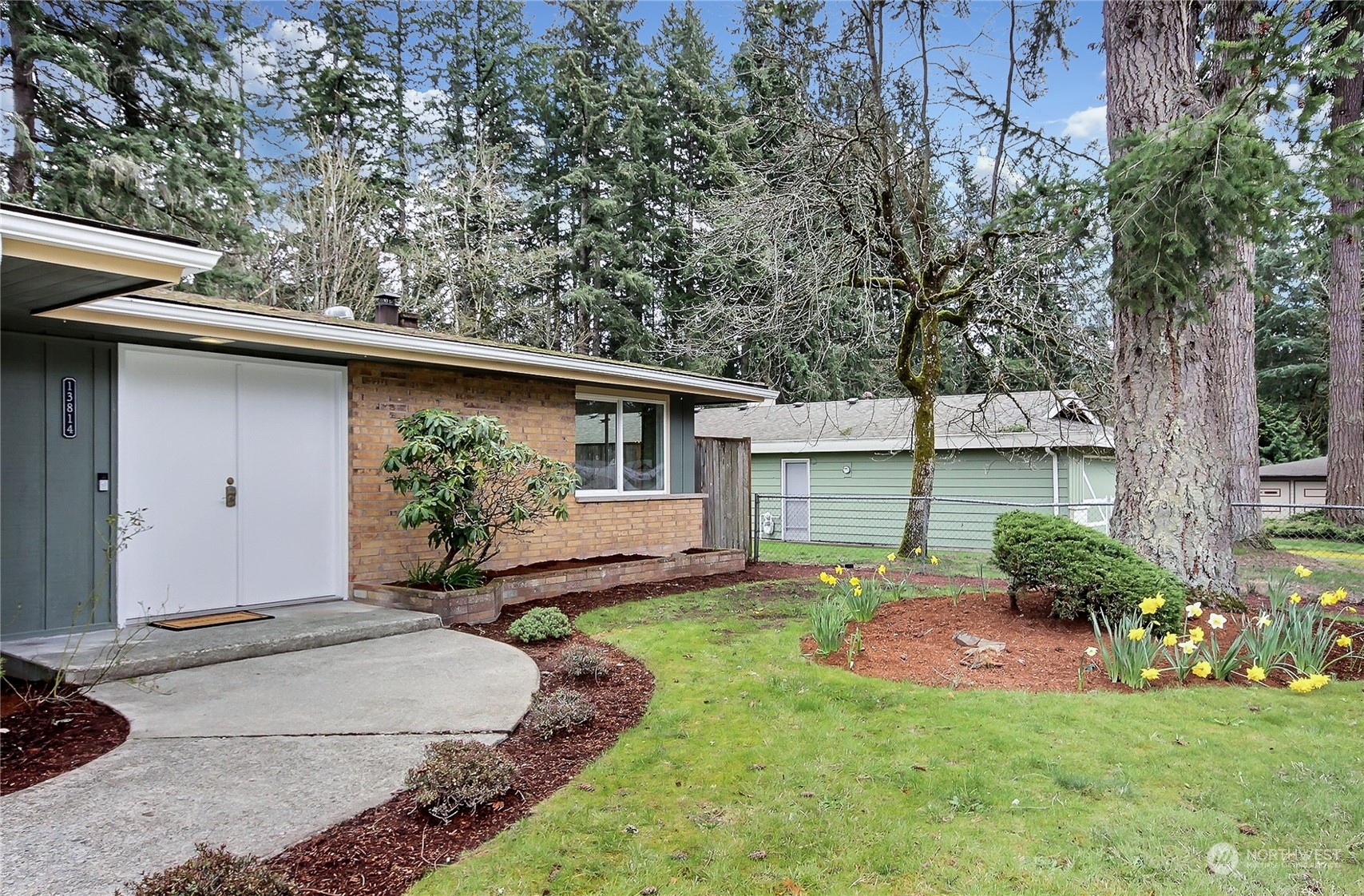 13814 139th Avenue Southeast Renton, WA 98059 - Photo 2 of 20 Gallery Image 2