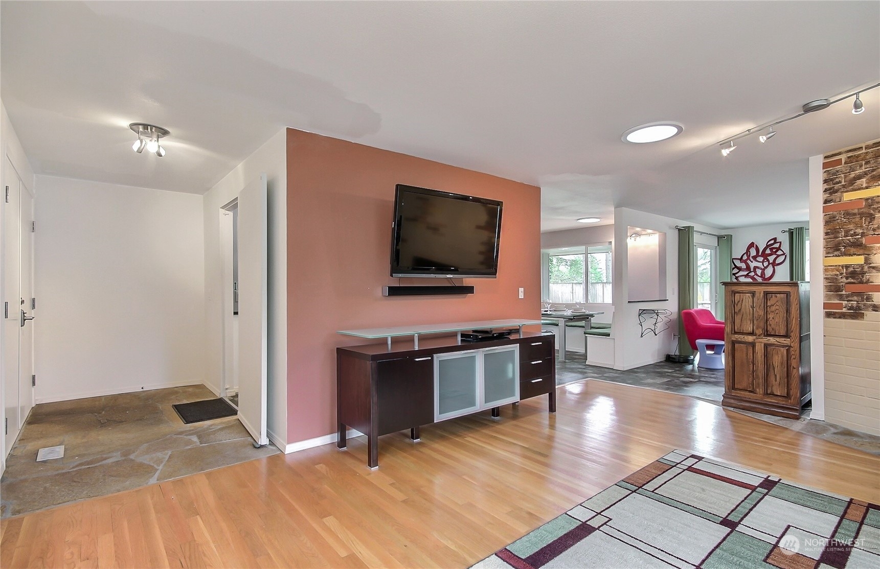 13814 139th Avenue Southeast Renton, WA 98059 - Photo 4 of 20 Gallery Image 4