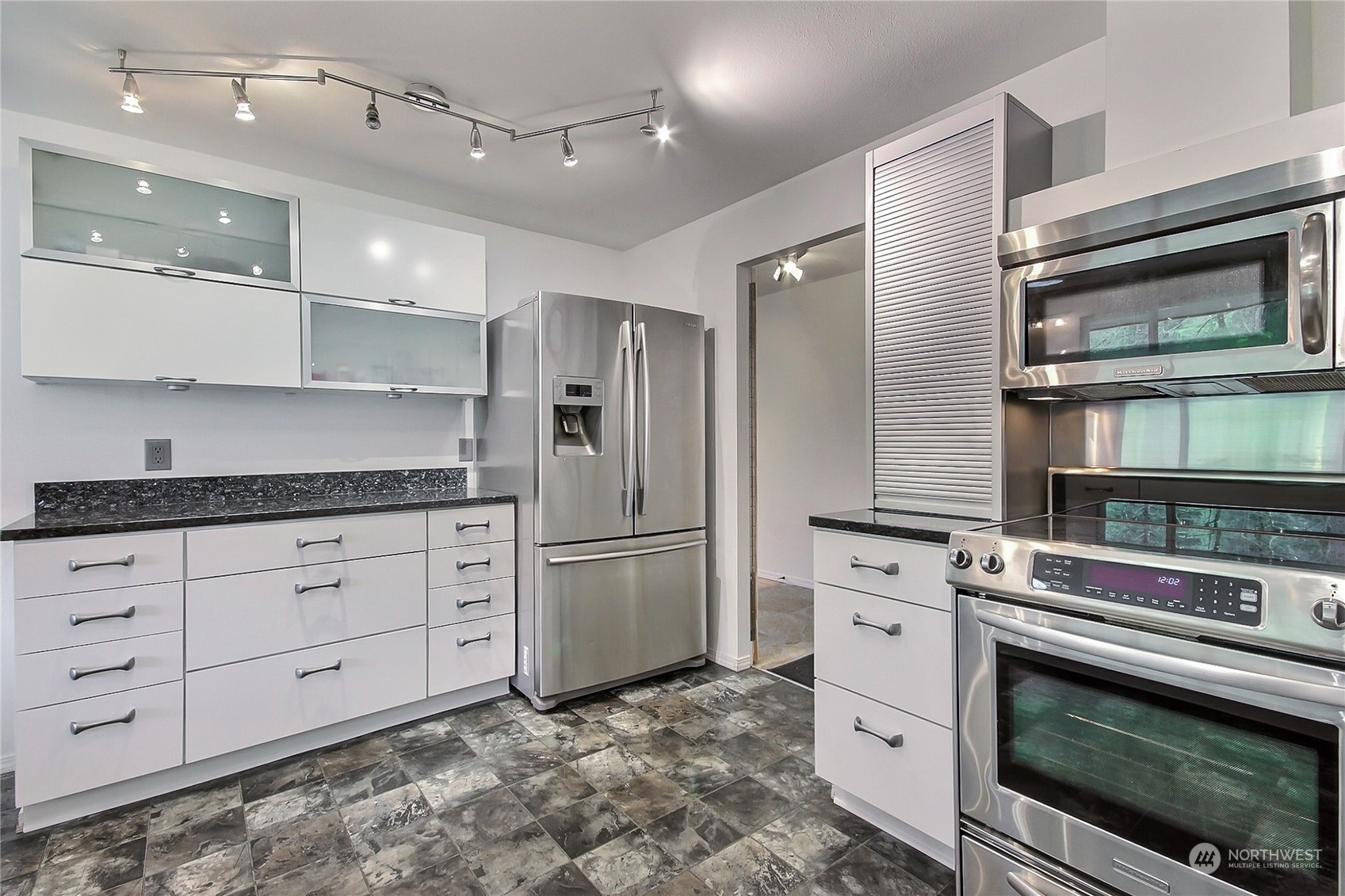 13814 139th Avenue Southeast Renton, WA 98059 - Photo 6 of 20 Gallery Image 6