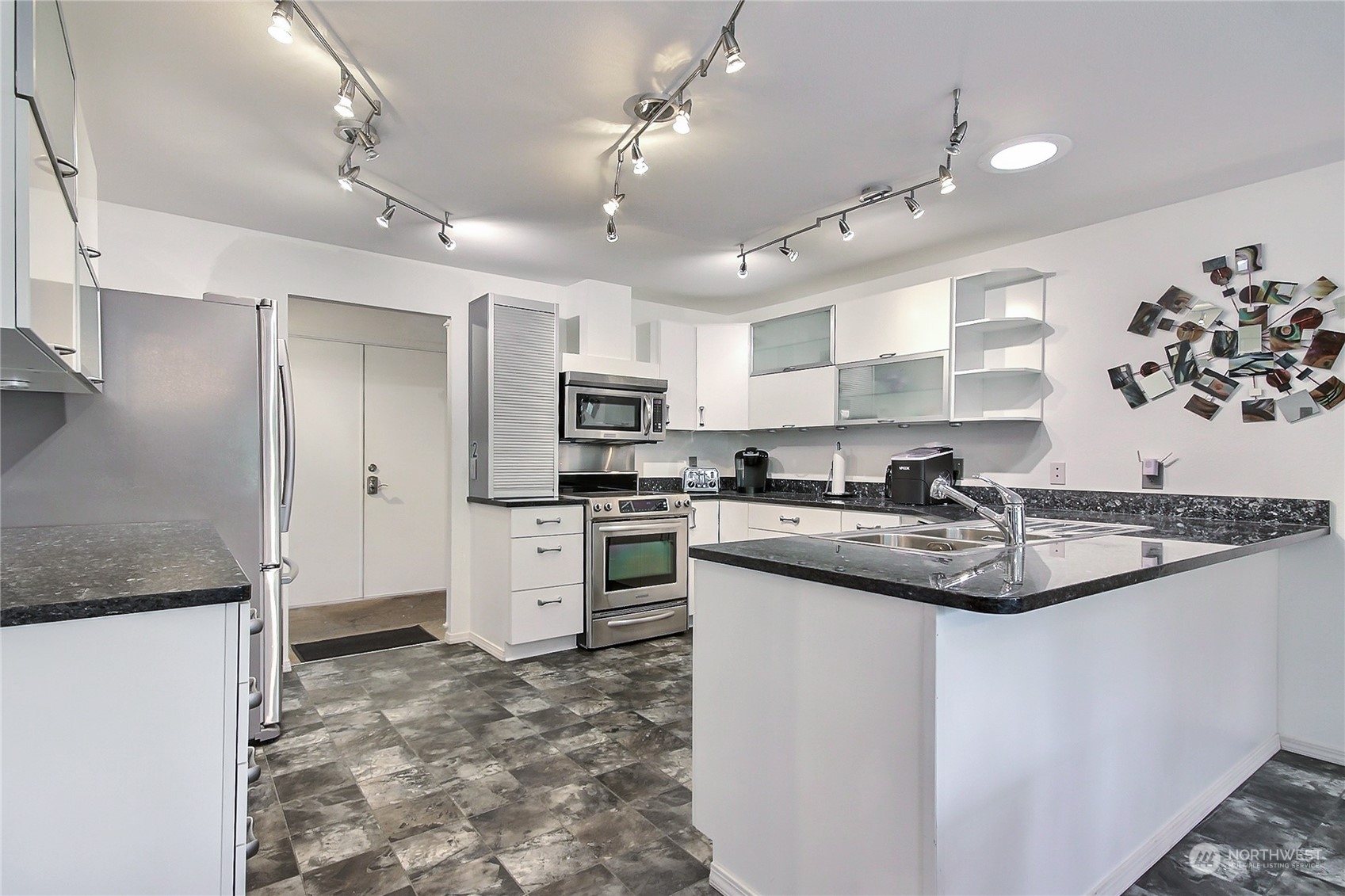 13814 139th Avenue Southeast Renton, WA 98059 - Photo 8 of 20 Gallery Image 8