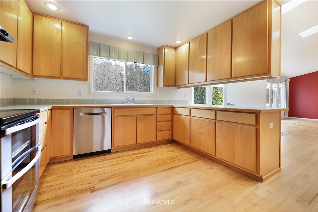 5515 Northeast Falcon Ridge Lane Poulsbo, WA 98370 - Photo 11 of 36 Gallery Image 11