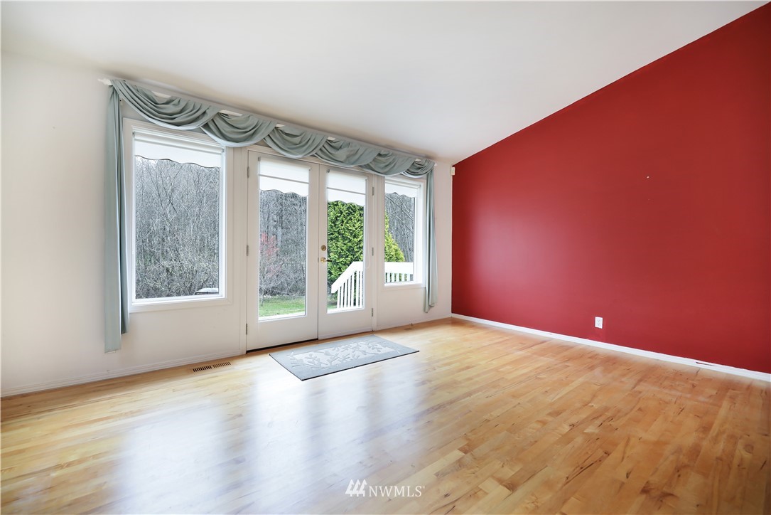 5515 Northeast Falcon Ridge Lane Poulsbo, WA 98370 - Photo 13 of 36 Gallery Image 13
