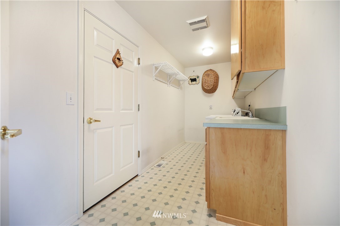 5515 Northeast Falcon Ridge Lane Poulsbo, WA 98370 - Photo 15 of 36 Gallery Image 15