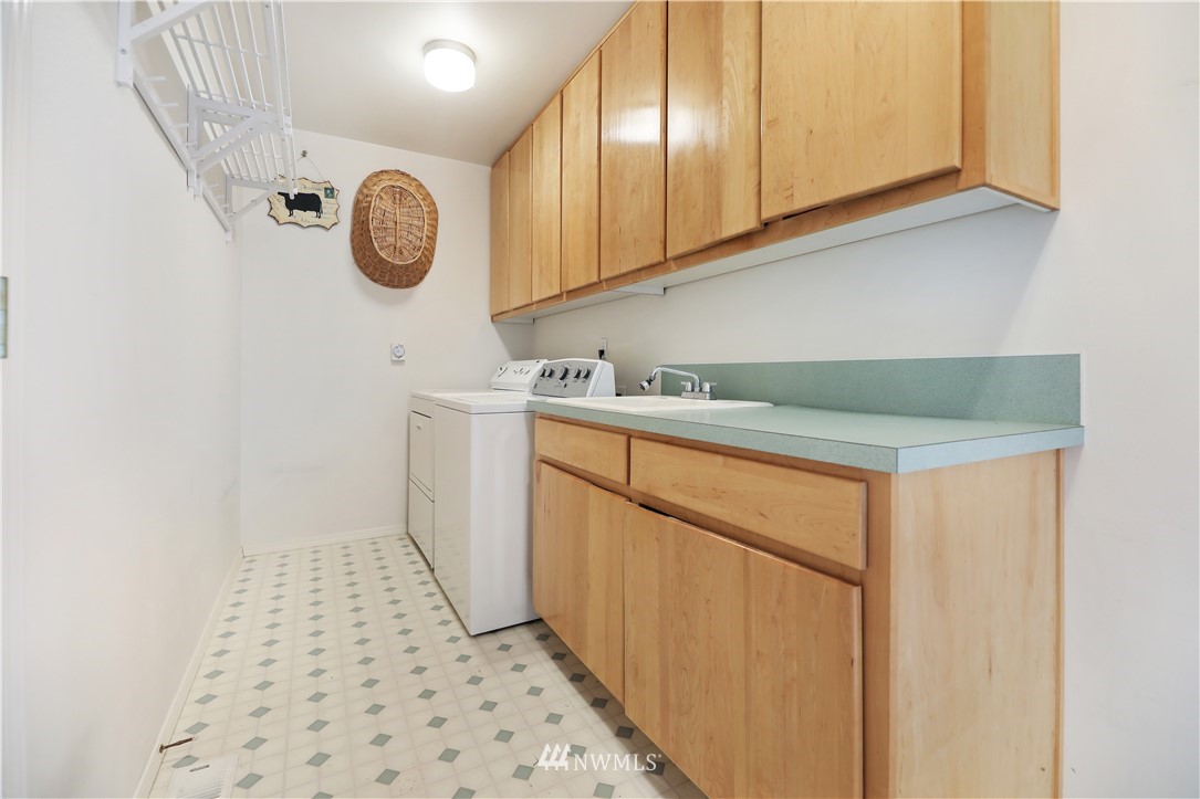5515 Northeast Falcon Ridge Lane Poulsbo, WA 98370 - Photo 16 of 36 Gallery Image 16