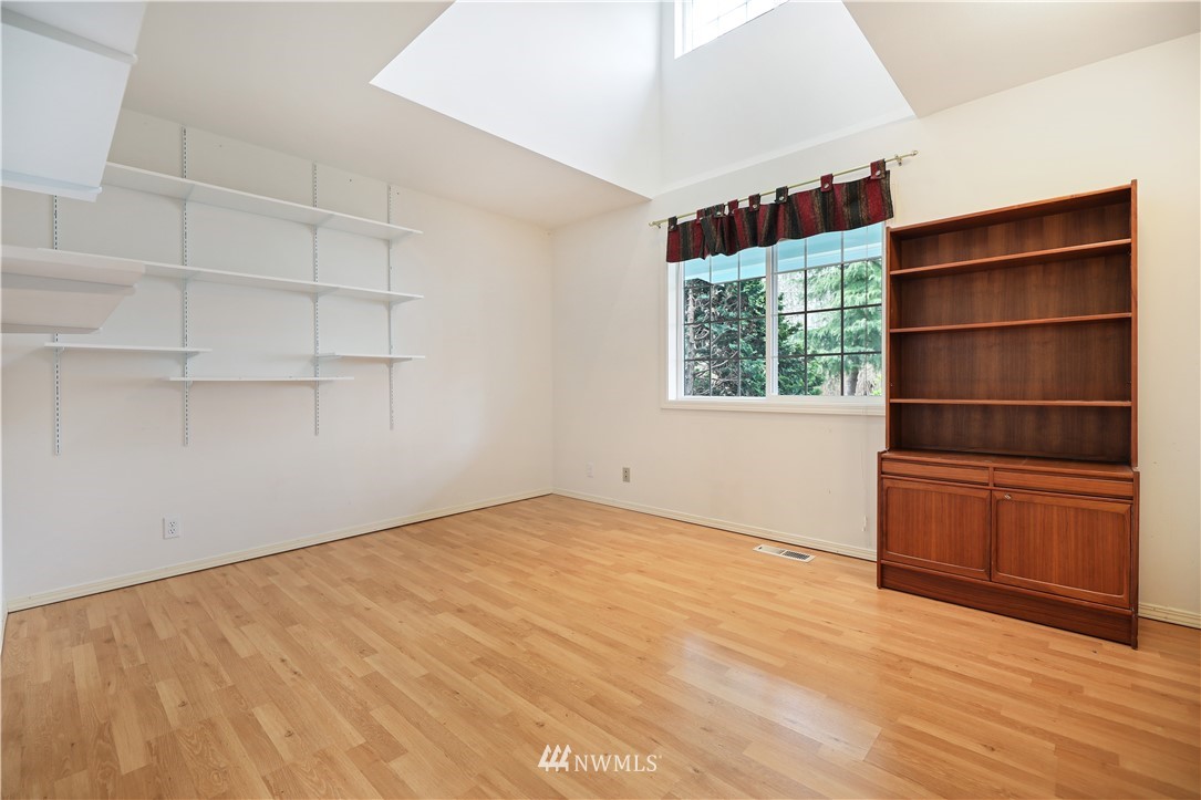 5515 Northeast Falcon Ridge Lane Poulsbo, WA 98370 - Photo 19 of 36 Gallery Image 19