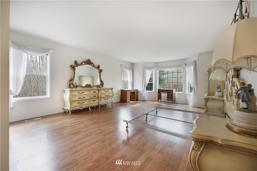 5515 Northeast Falcon Ridge Lane Poulsbo, WA 98370 - Photo 21 of 36 Gallery Image 21