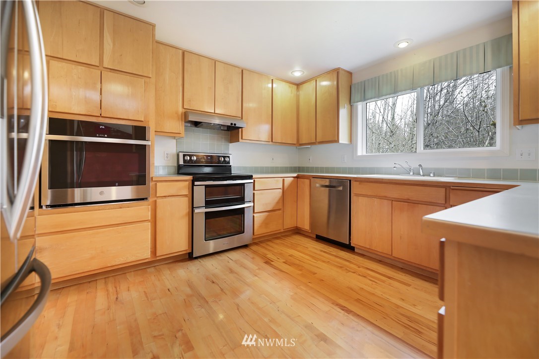 5515 Northeast Falcon Ridge Lane Poulsbo, WA 98370 - Photo 10 of 36 Gallery Image 10