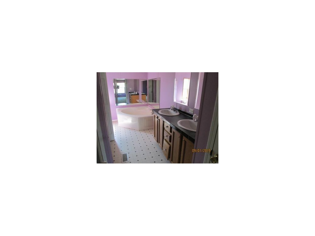 625 Snapps Ferry Road Kingsport, TN 37664 - Photo 13 of 14 BATH 1