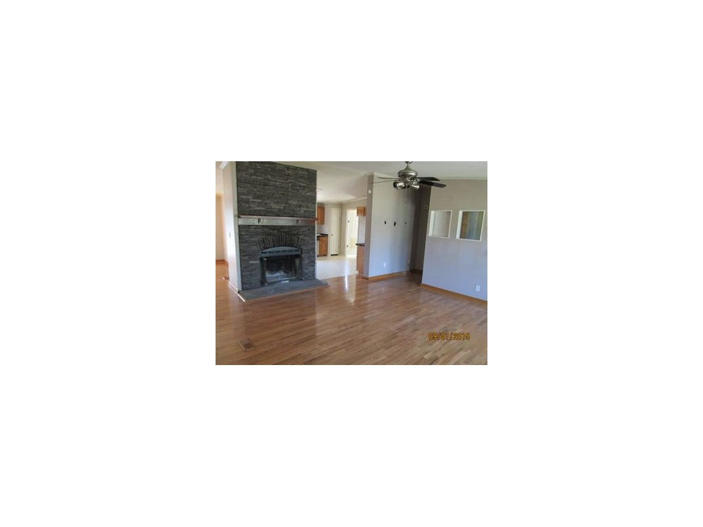 625 Snapps Ferry Road Kingsport, TN 37664 - Photo 6 of 14 LIVING ROOM