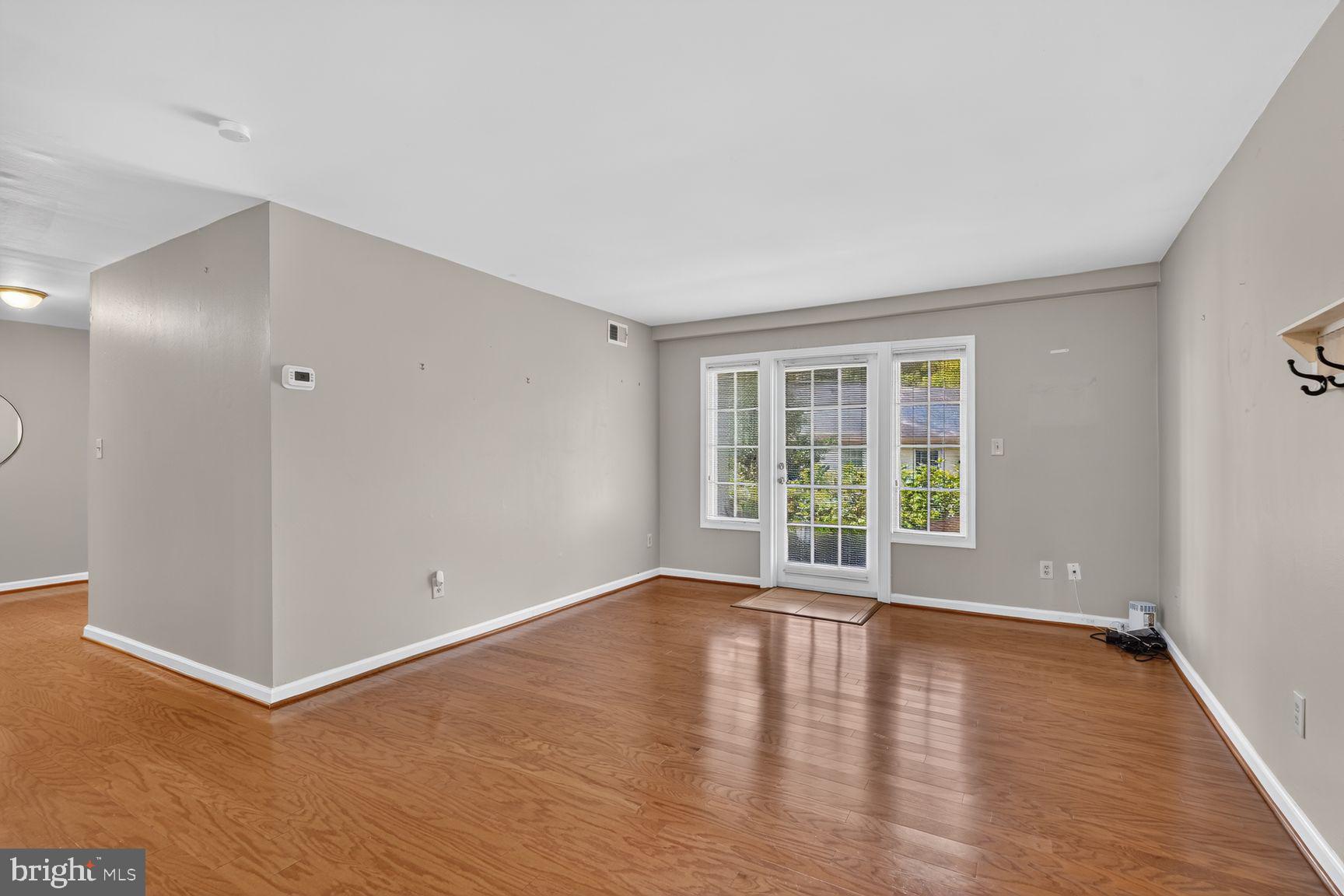 8358 K Dunham Court, Unit 627 Springfield, VA 22152 - Photo 6 of 15 Living room