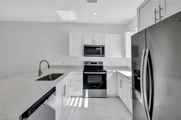 $1,600 | 430-432 Bell Boulevard, Lehigh Acres, FL 33974