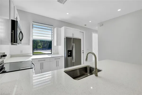 $1,600 | 430-432 Bell Boulevard, Lehigh Acres, FL 33974