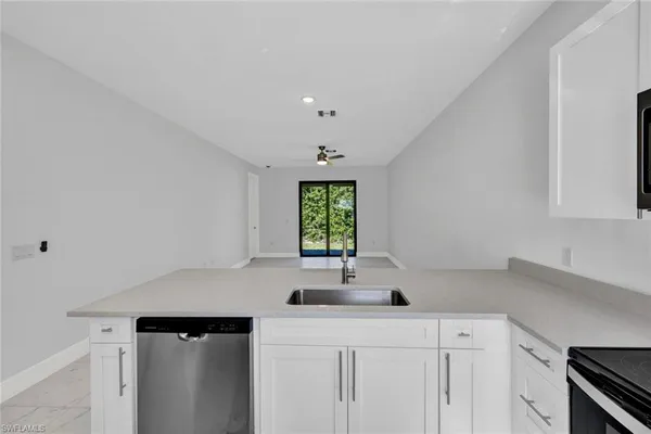 $1,600 | 430-432 Bell Boulevard, Lehigh Acres, FL 33974