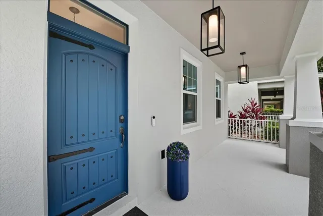 a view of livingroom with furniture