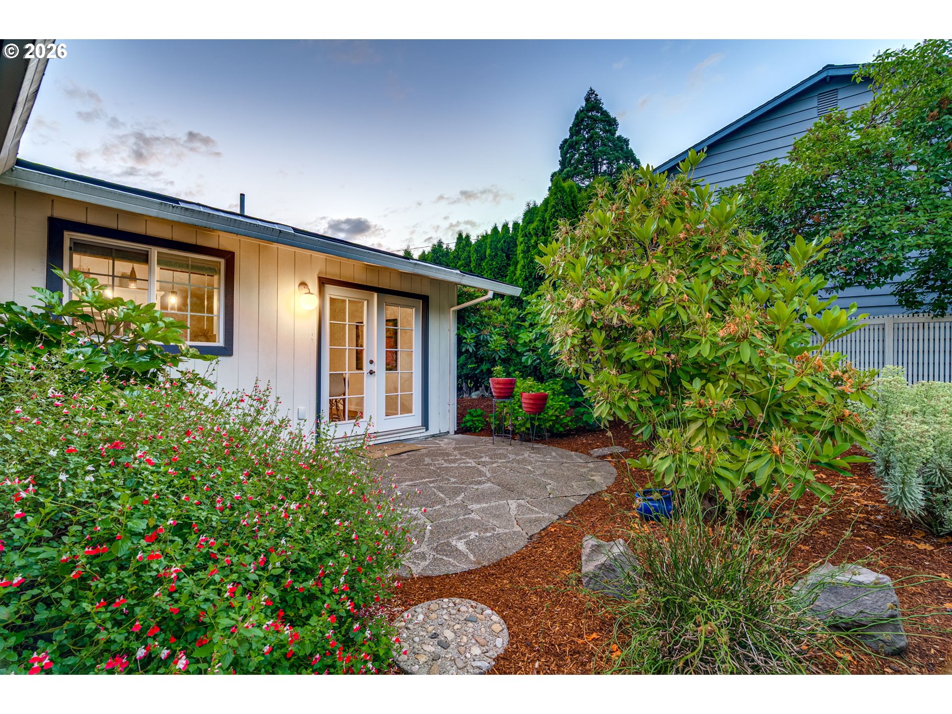 6255 Southwest Elm Avenue Beaverton, OR 97005 - Photo 4 of 48
