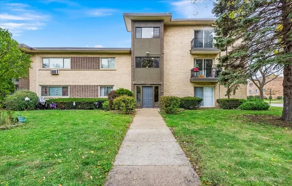 $1,525 | 1100 North Wheeling Road, Unit 3B, Mount Prospect, IL 60056