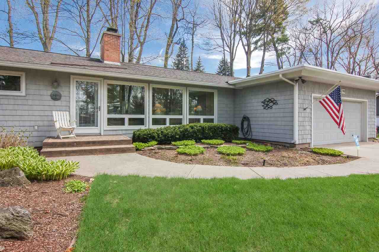 702 Bloomfield Road Traverse City, MI 49686 - Photo 1 of 26 1887268.JPG