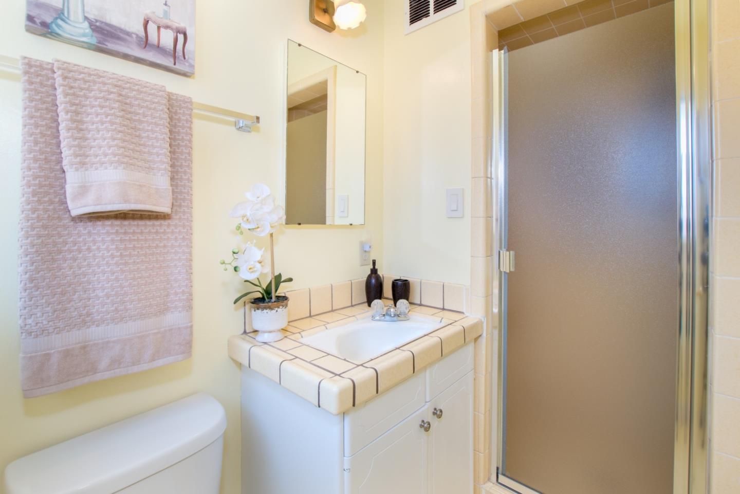754 Ridge Rd. Santa Clara, CA 95051 - Photo 20 of 25 a bathroom with a sink and a bathtub