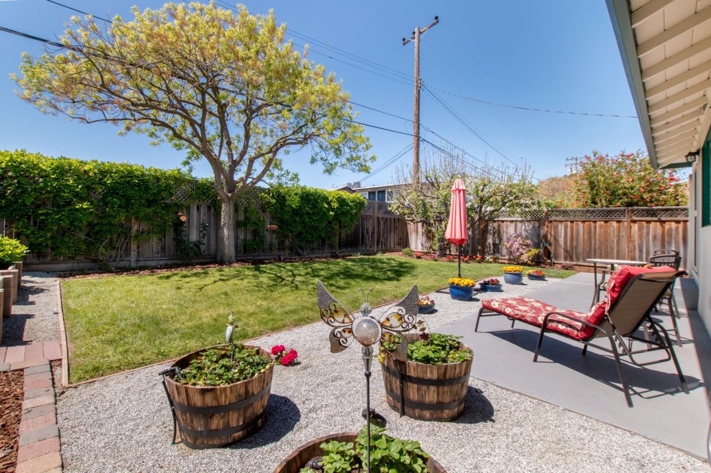 754 Ridge Rd. Santa Clara, CA 95051 - Photo 23 of 25 a view of a backyard with sitting area and outdoor kitchen