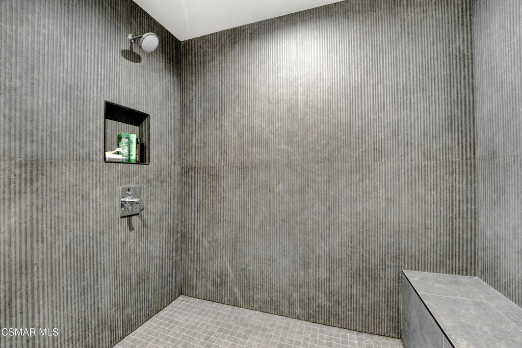 2718 Licia Place Simi Valley, CA 93065 - Photo 15 of 22 a bathroom with a shower and toilet