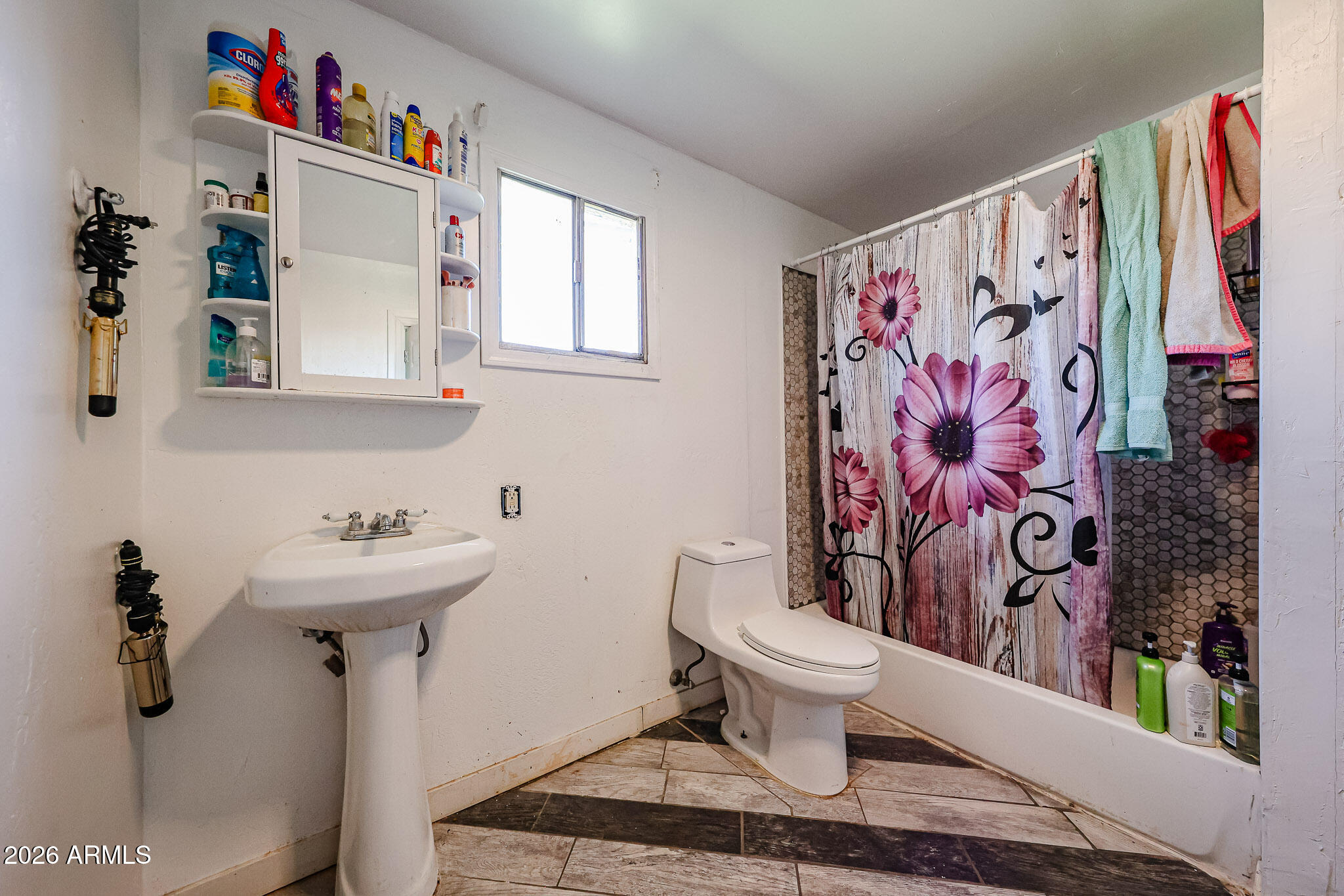 8223 C. Azteca Guadalupe, AZ 85283 - Photo 18 of 33 a bathroom with a toilet and a sink