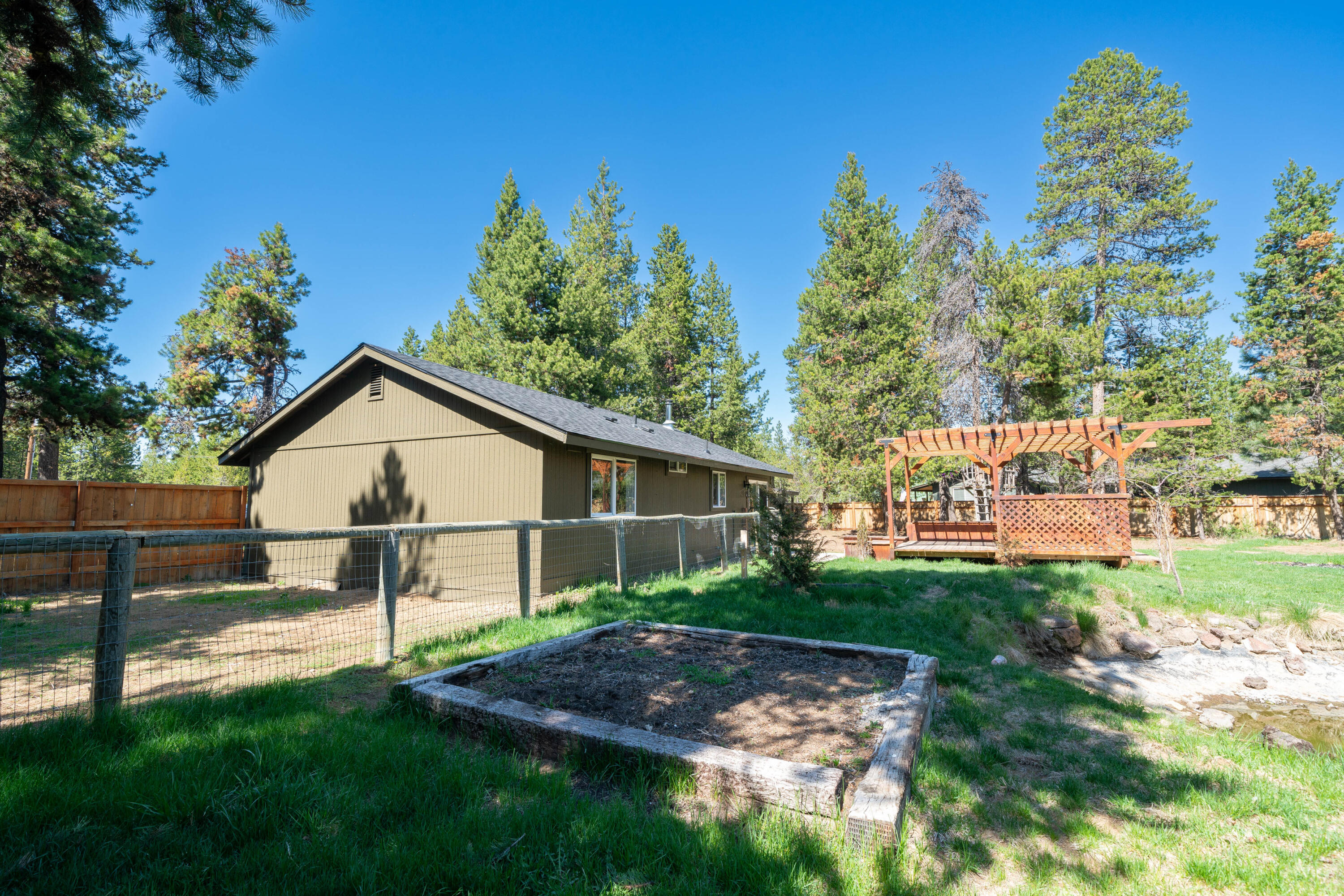 56074 Snow Goose Road Bend, OR 97707 - Photo 22 of 28 DSC04270