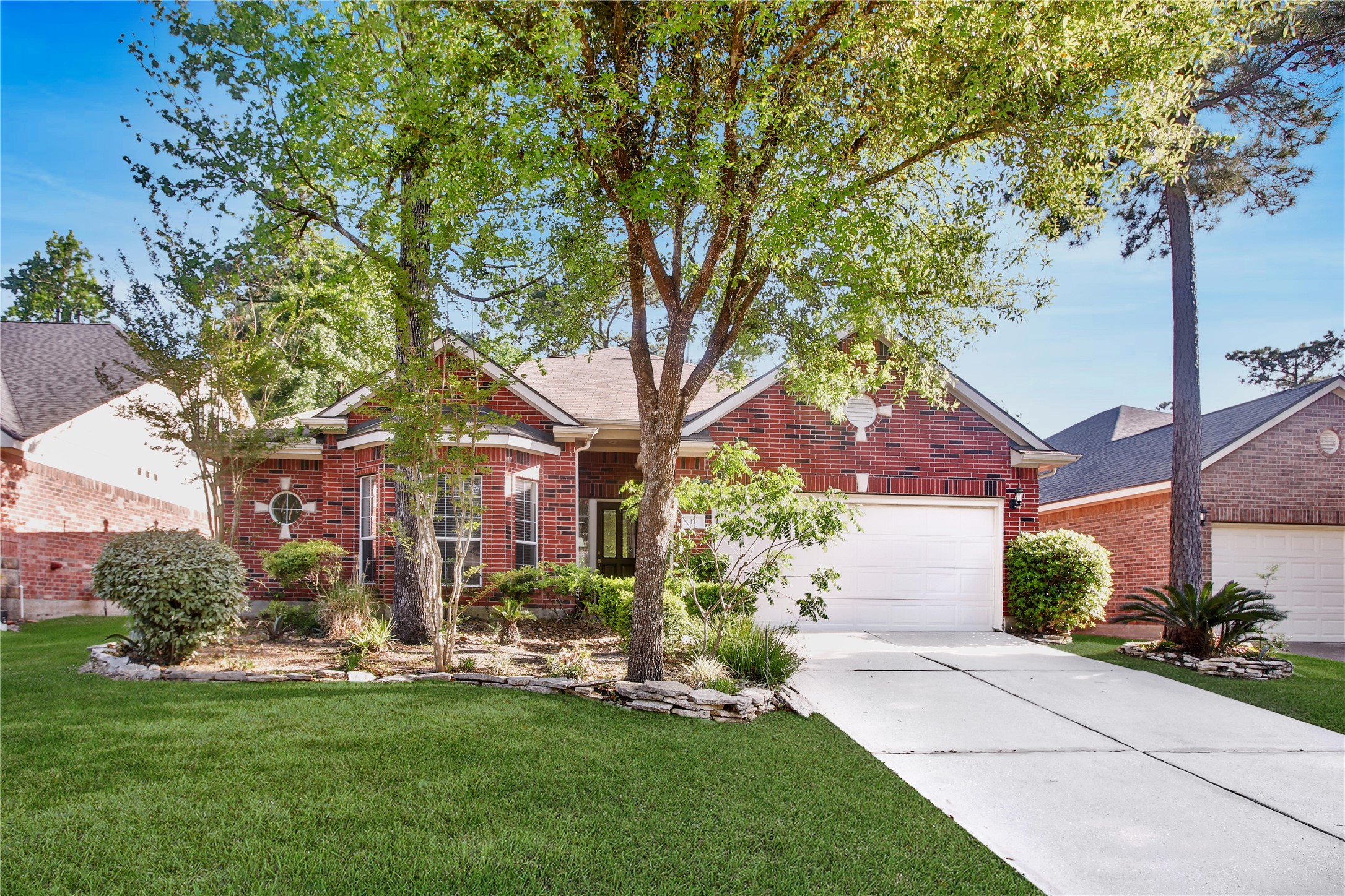 11 Griffin Hill Court Spring, TX 77382 - Photo 2 of 23