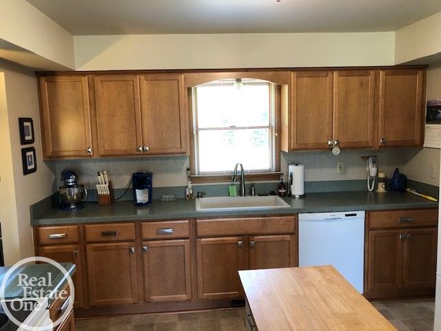 742 Sperry Road Allenton, MI 48002 - Photo 29 of 59 50019044-28.JPG