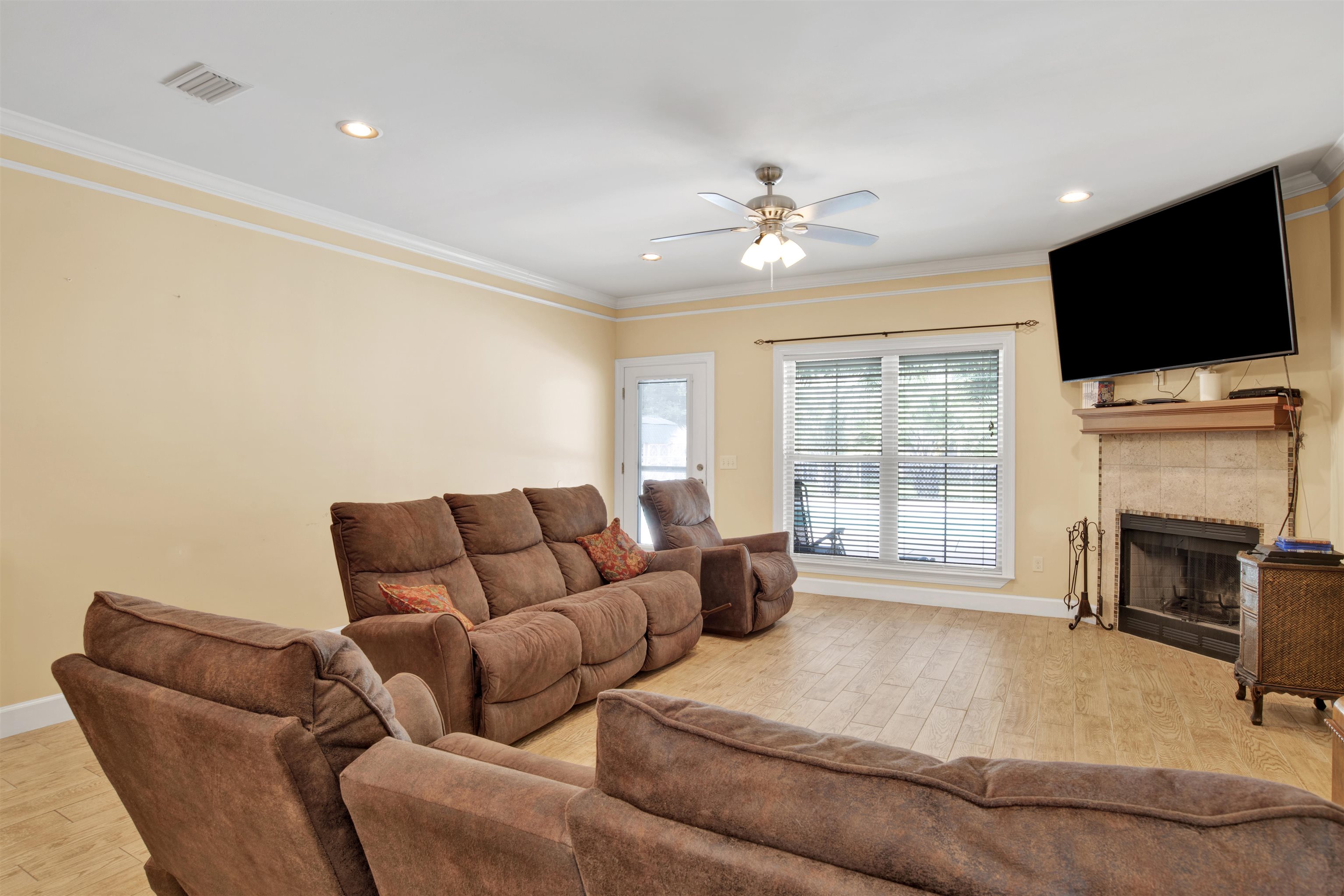 6679 Daniel Styron Lane Gulf Shores, AL 36542 - Photo 8 of 38 Living Room