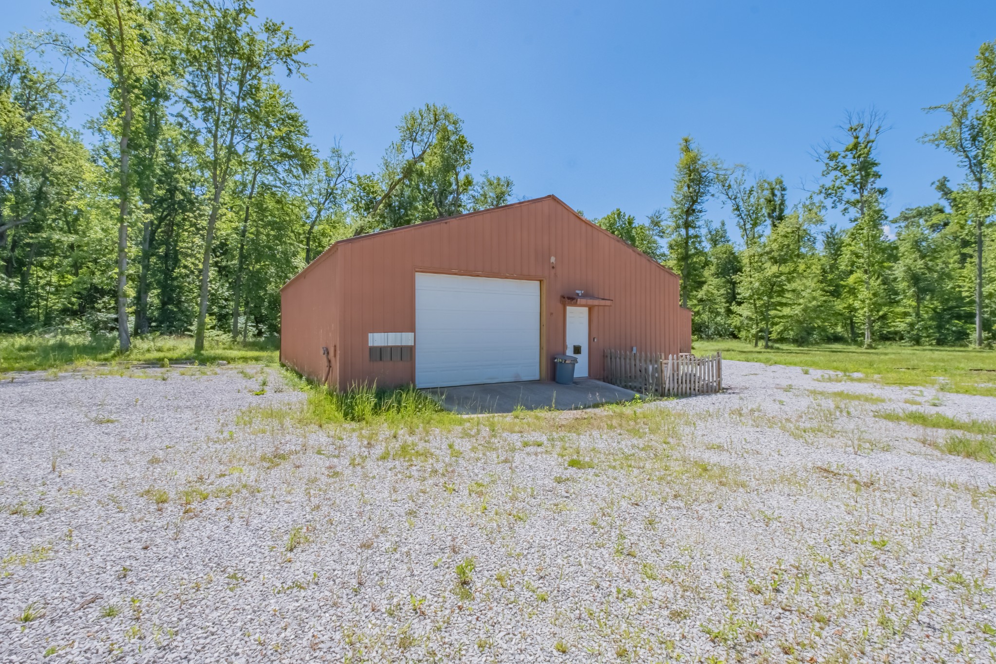 959 Ferrells Loop Road Manchester, TN 37355 - Photo 40 of 55 a backyard of a house with lots of green space