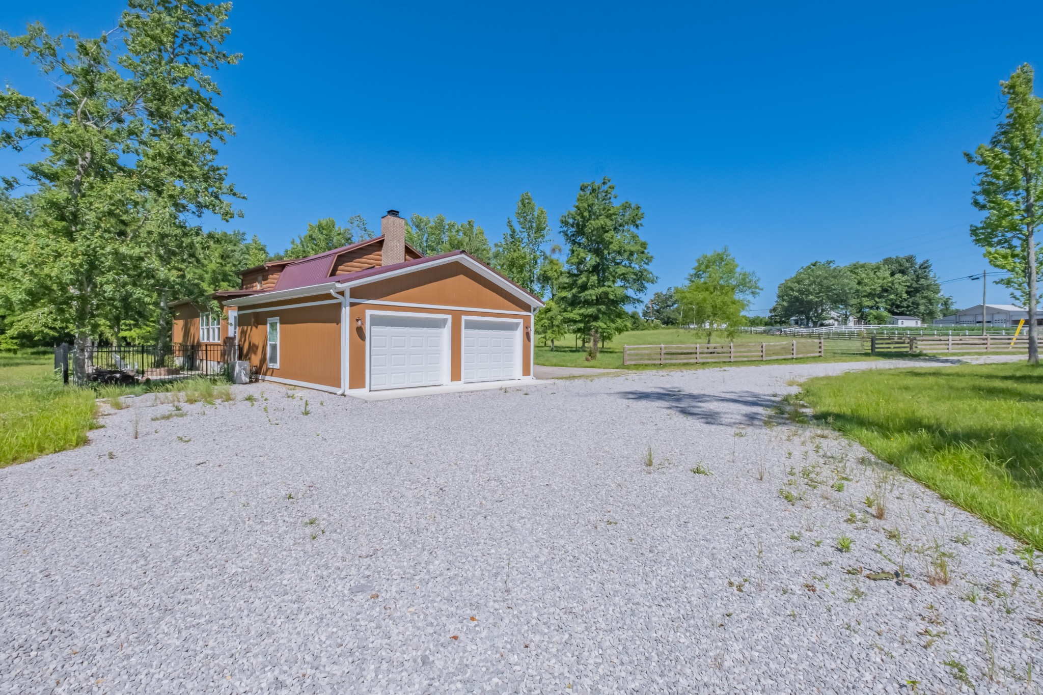 959 Ferrells Loop Road Manchester, TN 37355 - Photo 4 of 55 a front view of a house with a yard