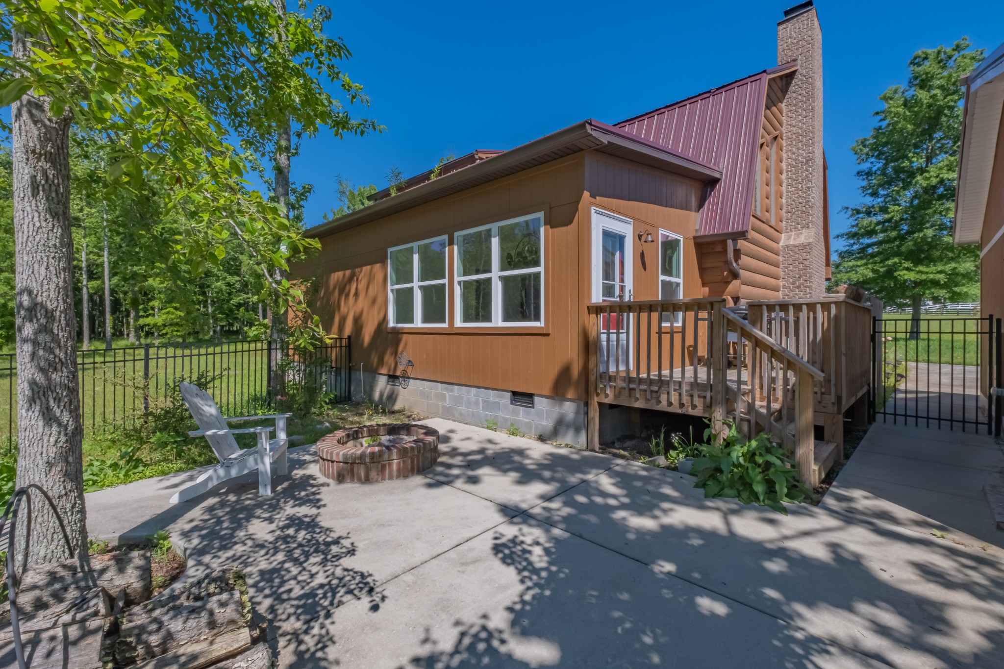 959 Ferrells Loop Road Manchester, TN 37355 - Photo 9 of 55 a front view of a house with garden