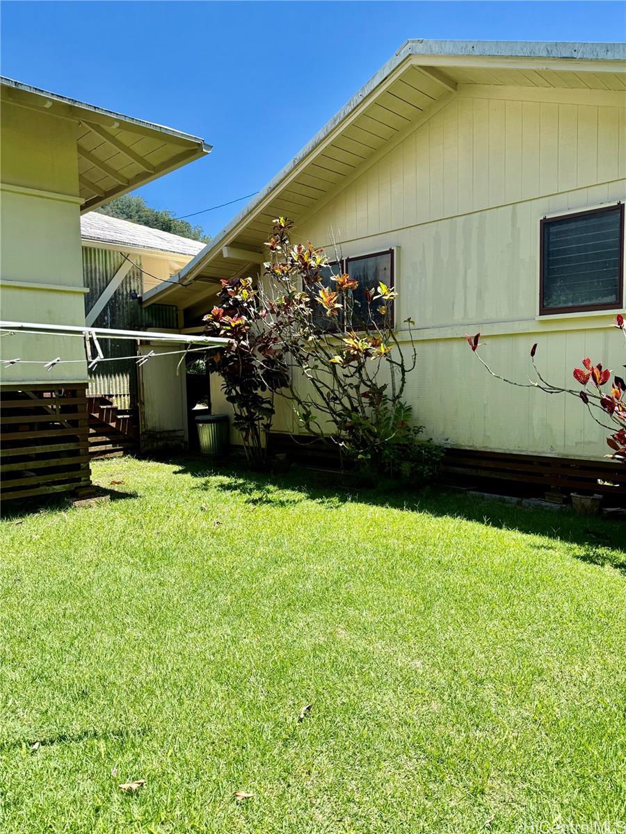 2816 Booth Road Honolulu, HI 96813 - Photo 16 of 17 a view of a backyard