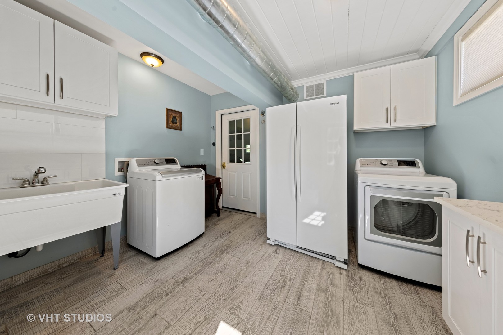 6547 South County Line Road Burr Ridge, IL 60527 - Photo 22 of 59 a utility room with sink dryer and washer
