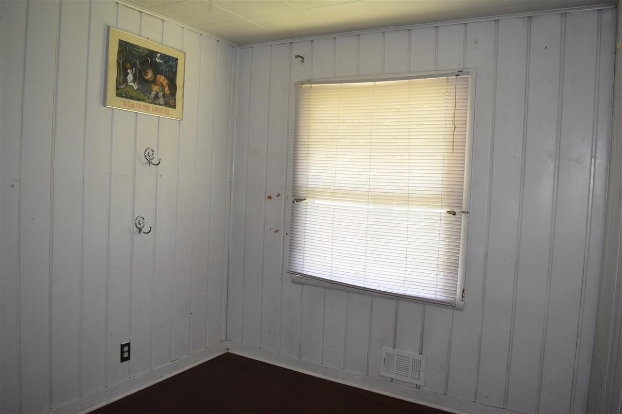 6811 East River Road Flushing, MI 48433 - Photo 9 of 11 21452796-8.JPG