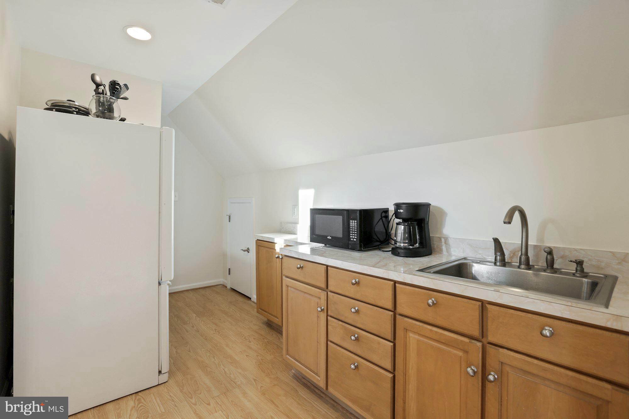 20089 Colchester Road Purcellville, VA 20132 - Photo 28 of 37 Kitchenette in apartment over garage